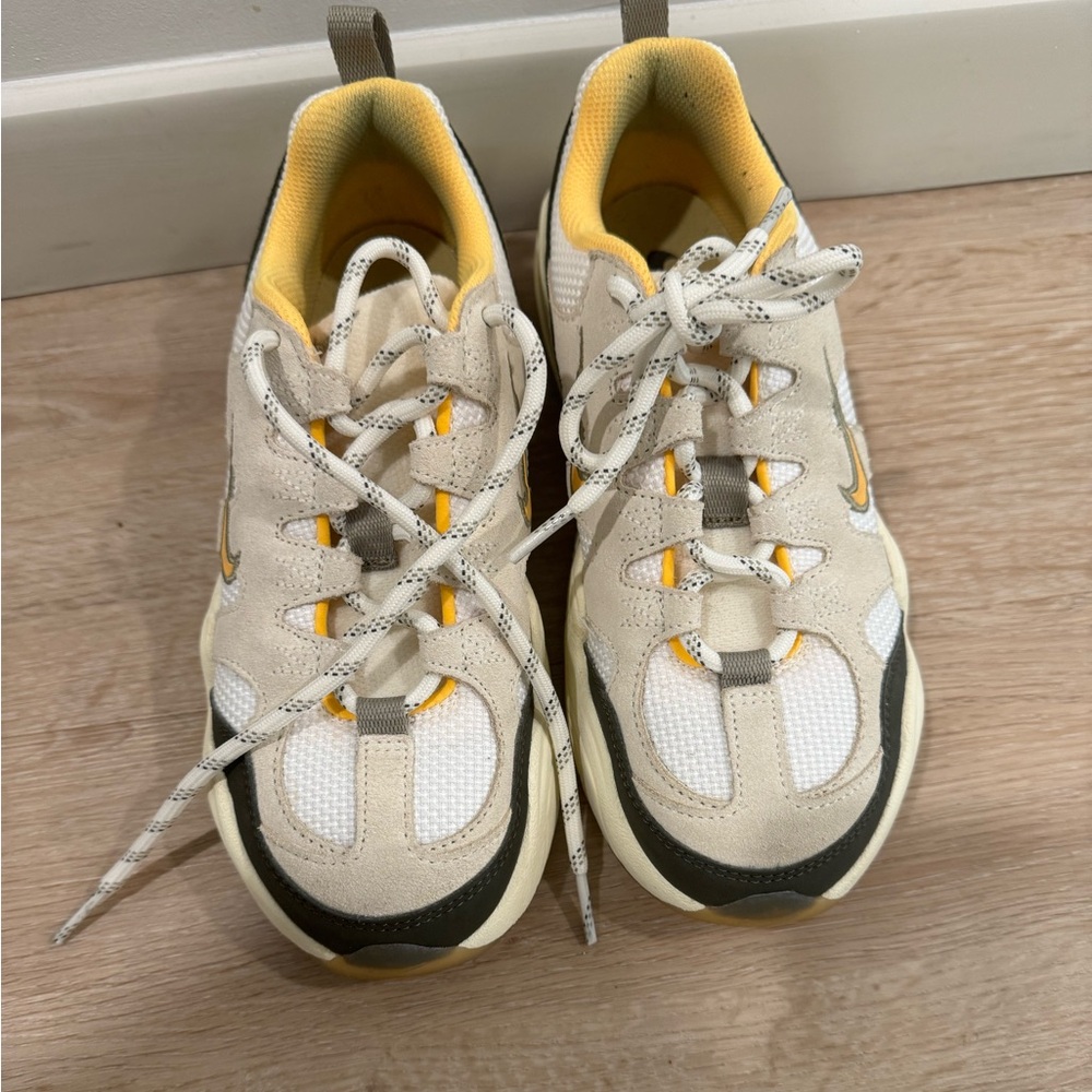 Nike Tech Hera size 6